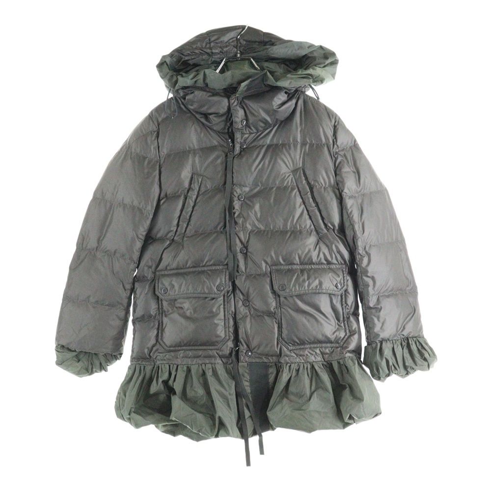 MONCLER sacai SERI ダウンジャケット ペプラム カーキ グレー MONCLER (モンクレール) ×sacai SERI サカイ セリ ワッペンロゴ