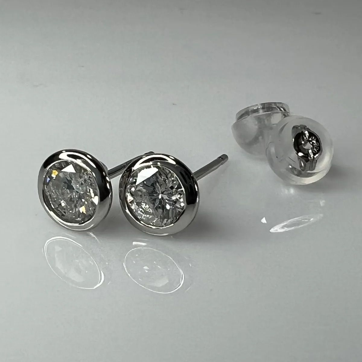 PT 天然ダイヤモンド フクリンピアス 計0.7ct ホワイト系 鑑別カード付