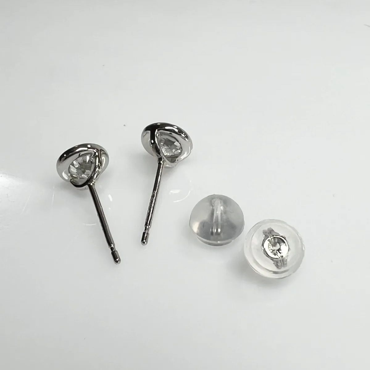 PT 天然ダイヤモンド フクリンピアス 計0.7ct ホワイト系 鑑別カード付