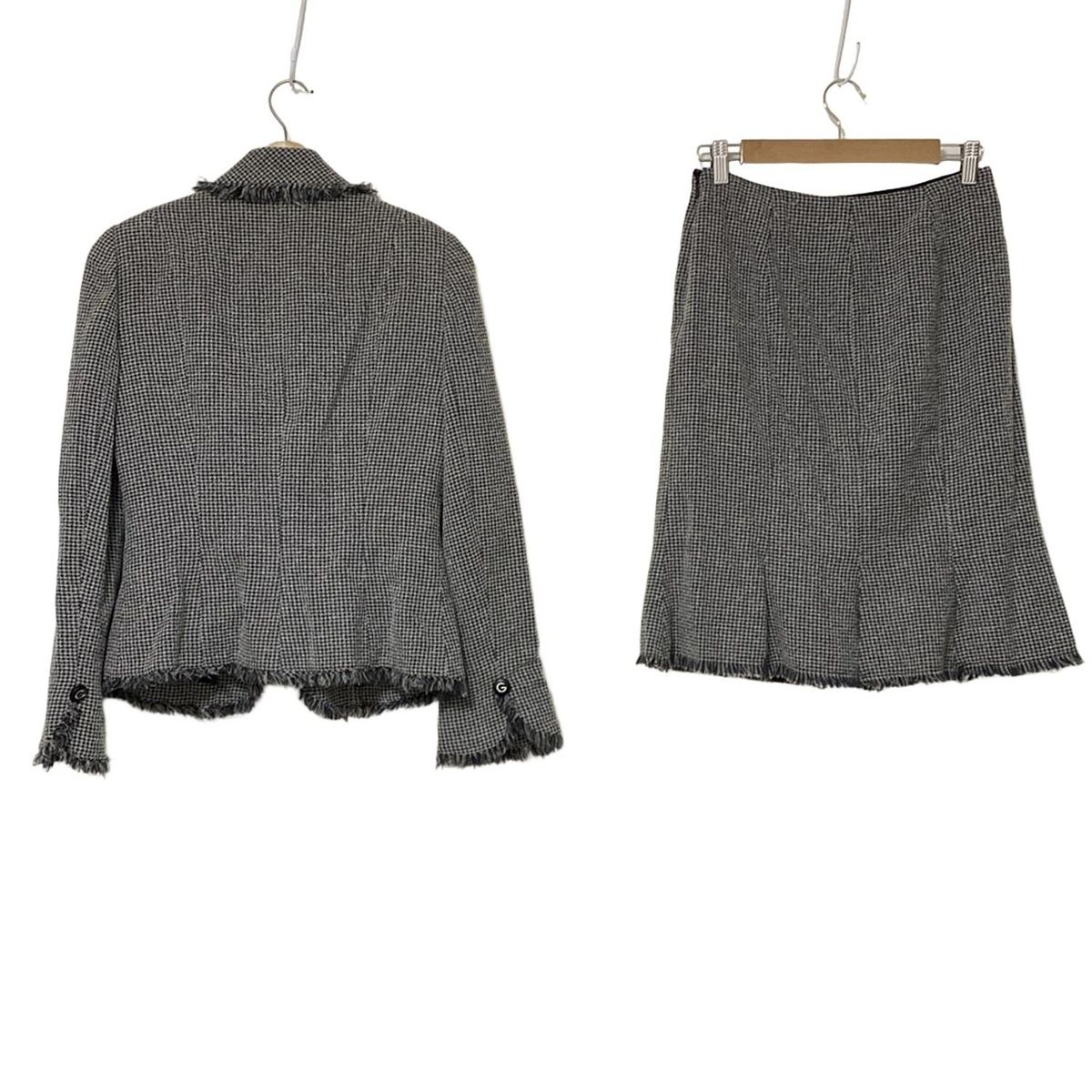 ★伊太利屋★M★白地に黒灰色豹柄スカートスーツ★上着中綿有★品良くかっこよく素敵 ☆伊太利屋☆M☆白地に黒灰色豹柄スカートスーツ☆上