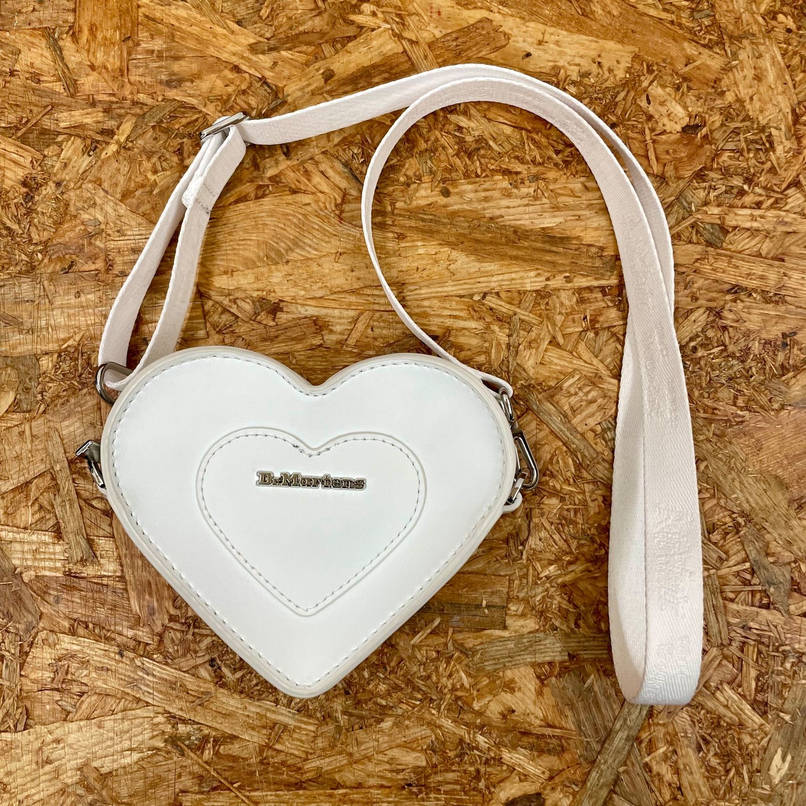 Dr.Martens ミニハート レザー ショルダーバッグ ホワイト ドクター