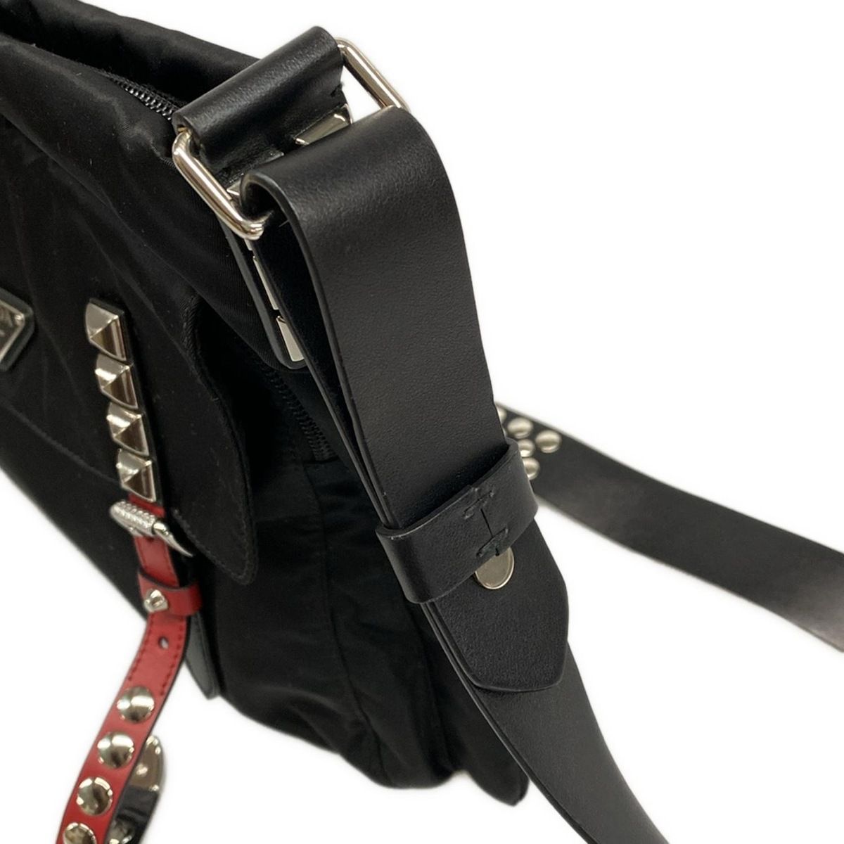 PRADA(プラダ) ショルダーバッグ - 黒×レッド×シルバー スタッズ