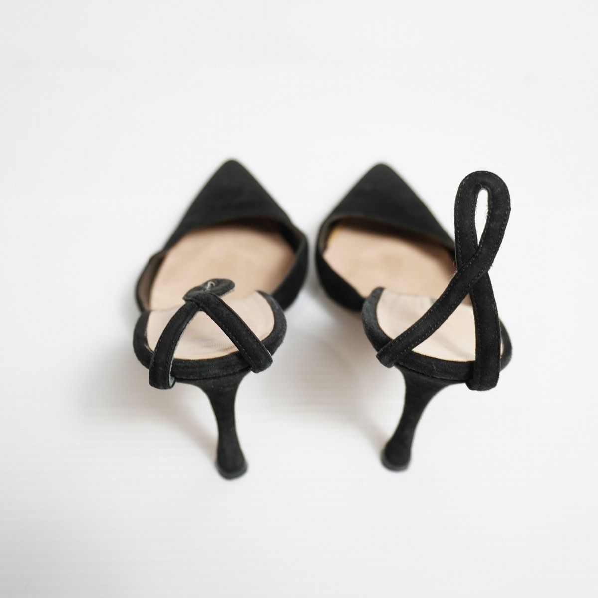 美品☆マノロブラニクBB ポインテッドトゥ レザー パンプス ピンヒール 黒36 楽天市場】MANOLO BLAHNIK マノロブラニク パンプス HANGISI FMC SATIN