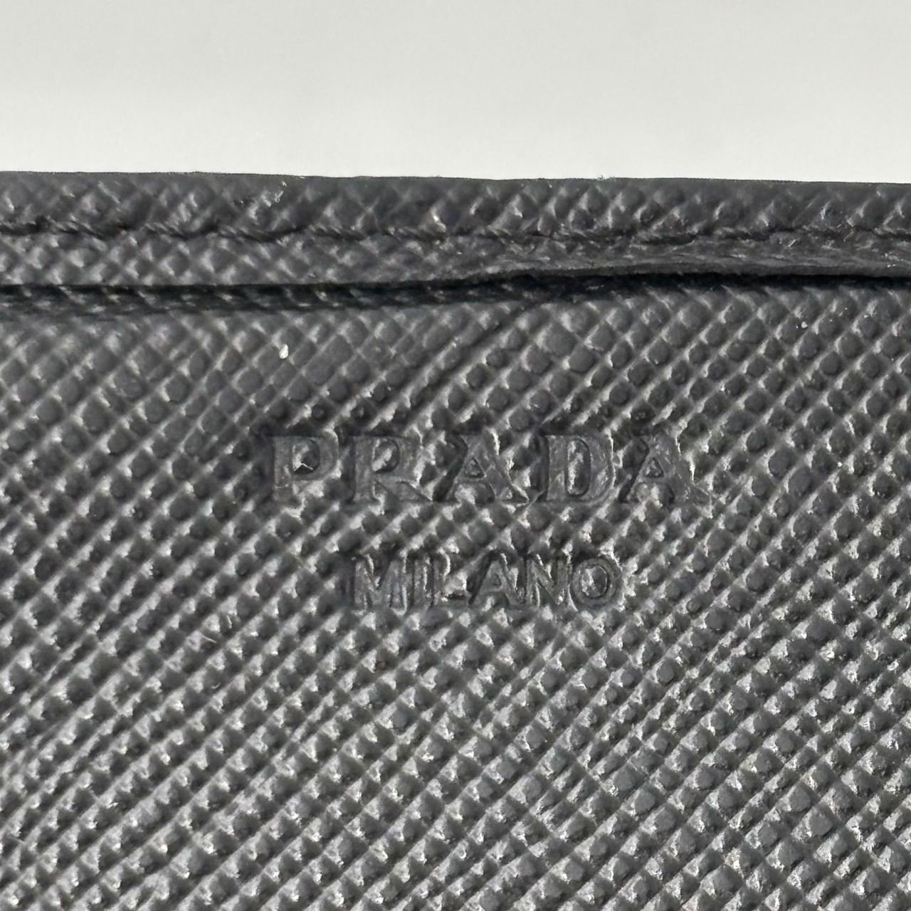 PRADA プラダ 長財布 サフィアーノレザー 大きめ長財布 1548 - メルカリ