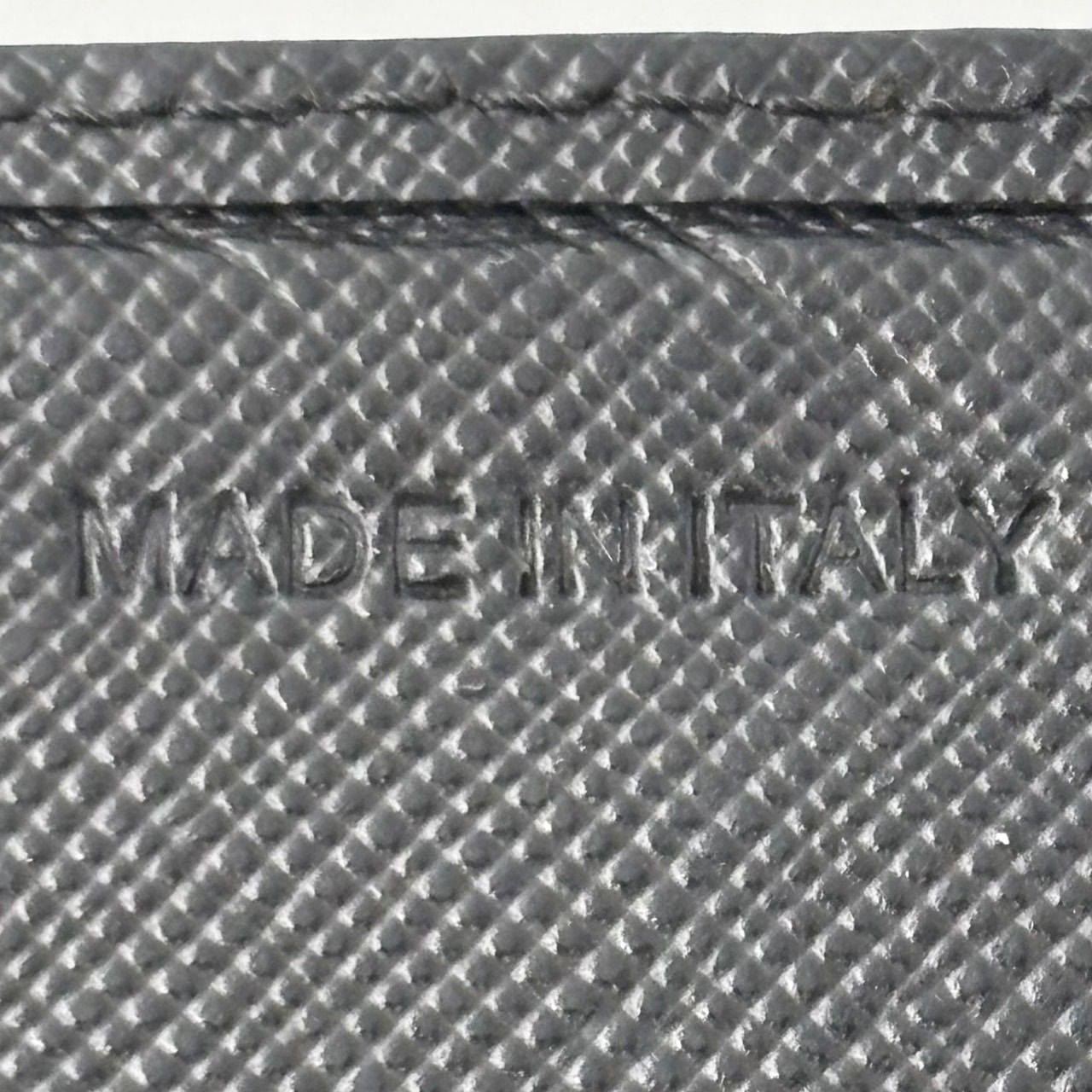 PRADA プラダ 長財布 サフィアーノレザー 大きめ長財布 1548 - メルカリ