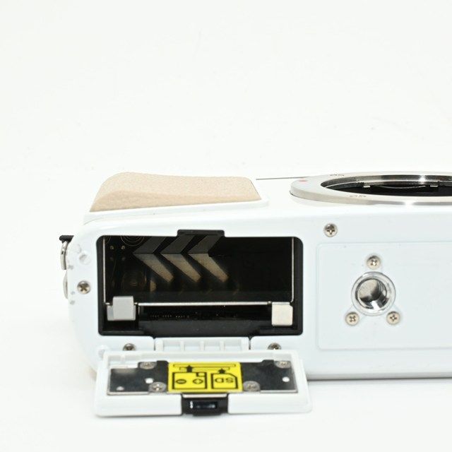 良品＞ OLYMPUS PEN E-P2 ボディ ホワイト｜シャッター数1,880枚