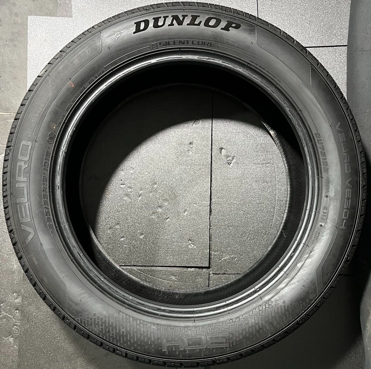 2023年製 約8分山 ダンロップ DUNLOP ビューロ VEURO VE304 235/55R19 