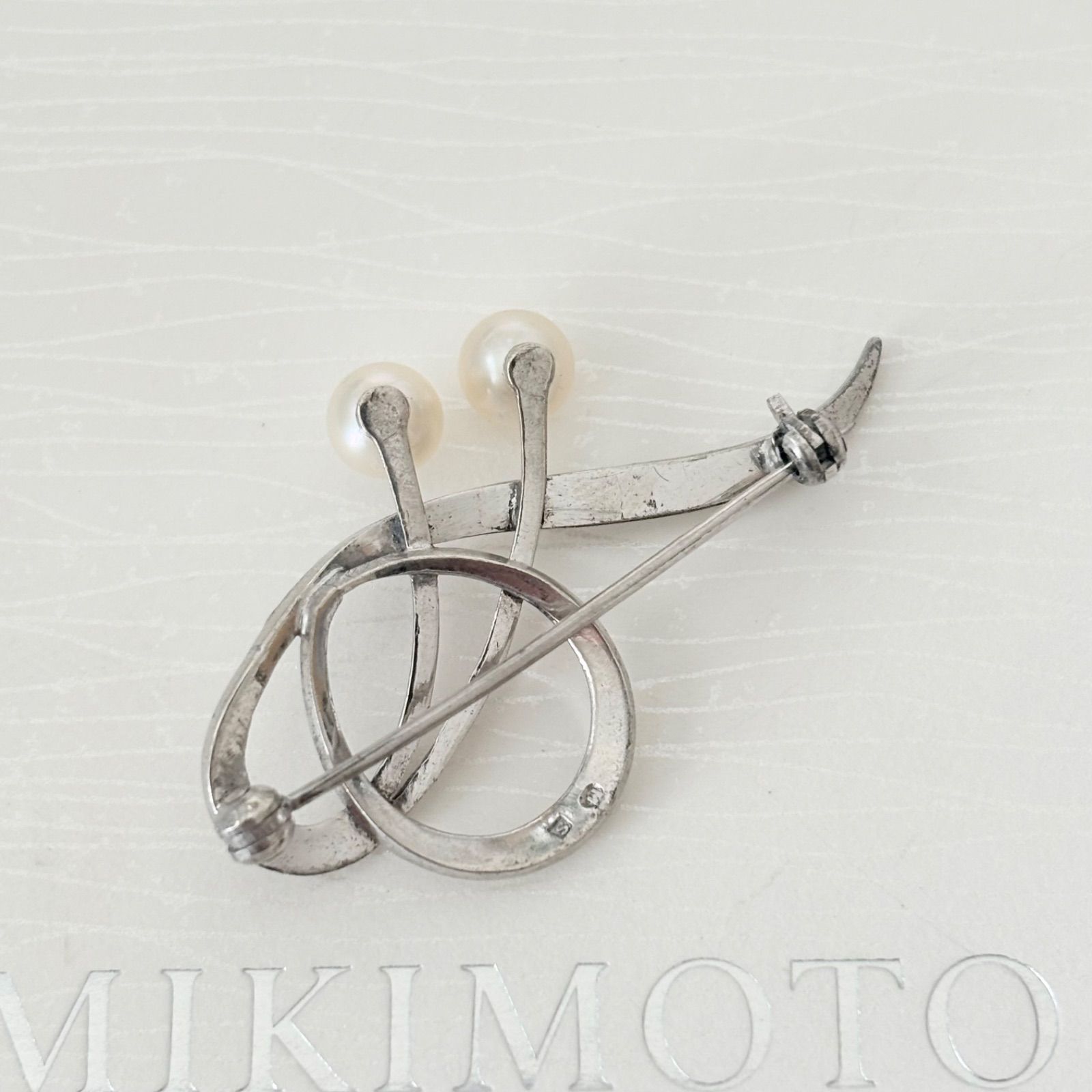 011【ミキモト】シルバー パール ブローチ - メルカリ