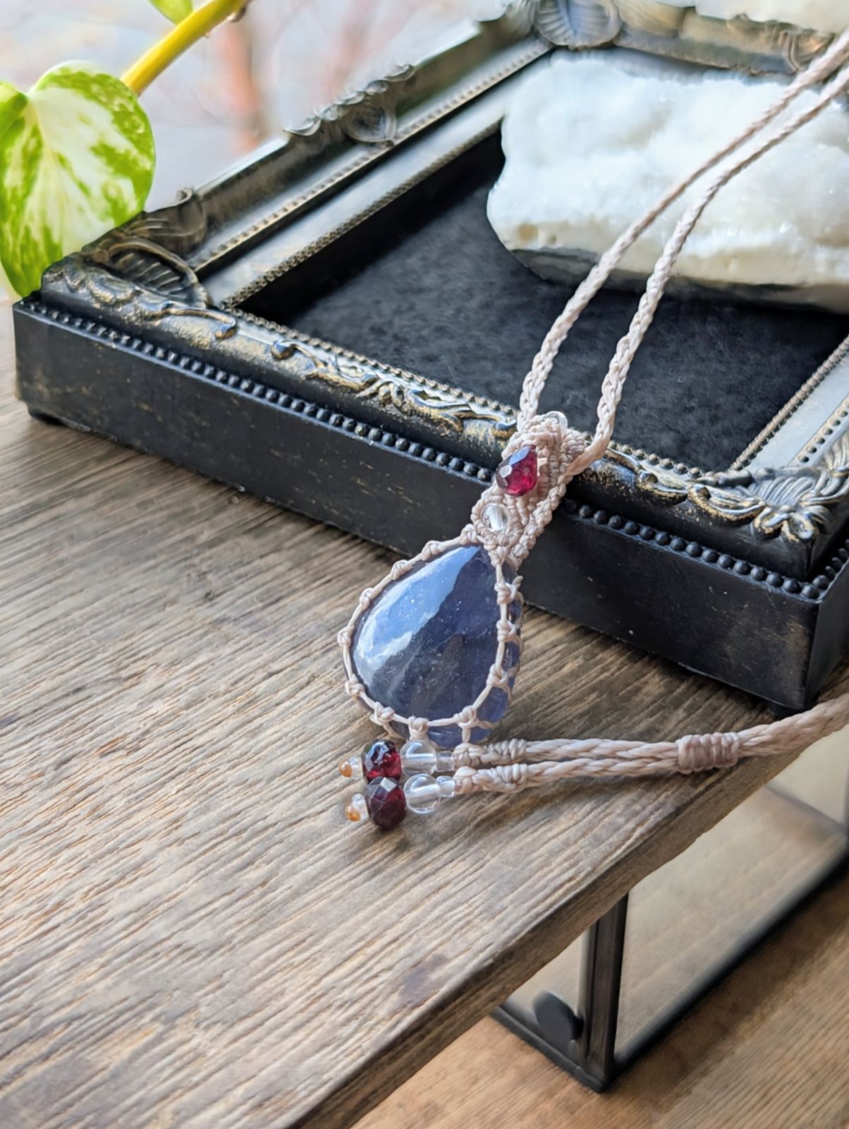 ☆アイオライトサンストーン☆マクラメ編みネックレス 500・マクラメ