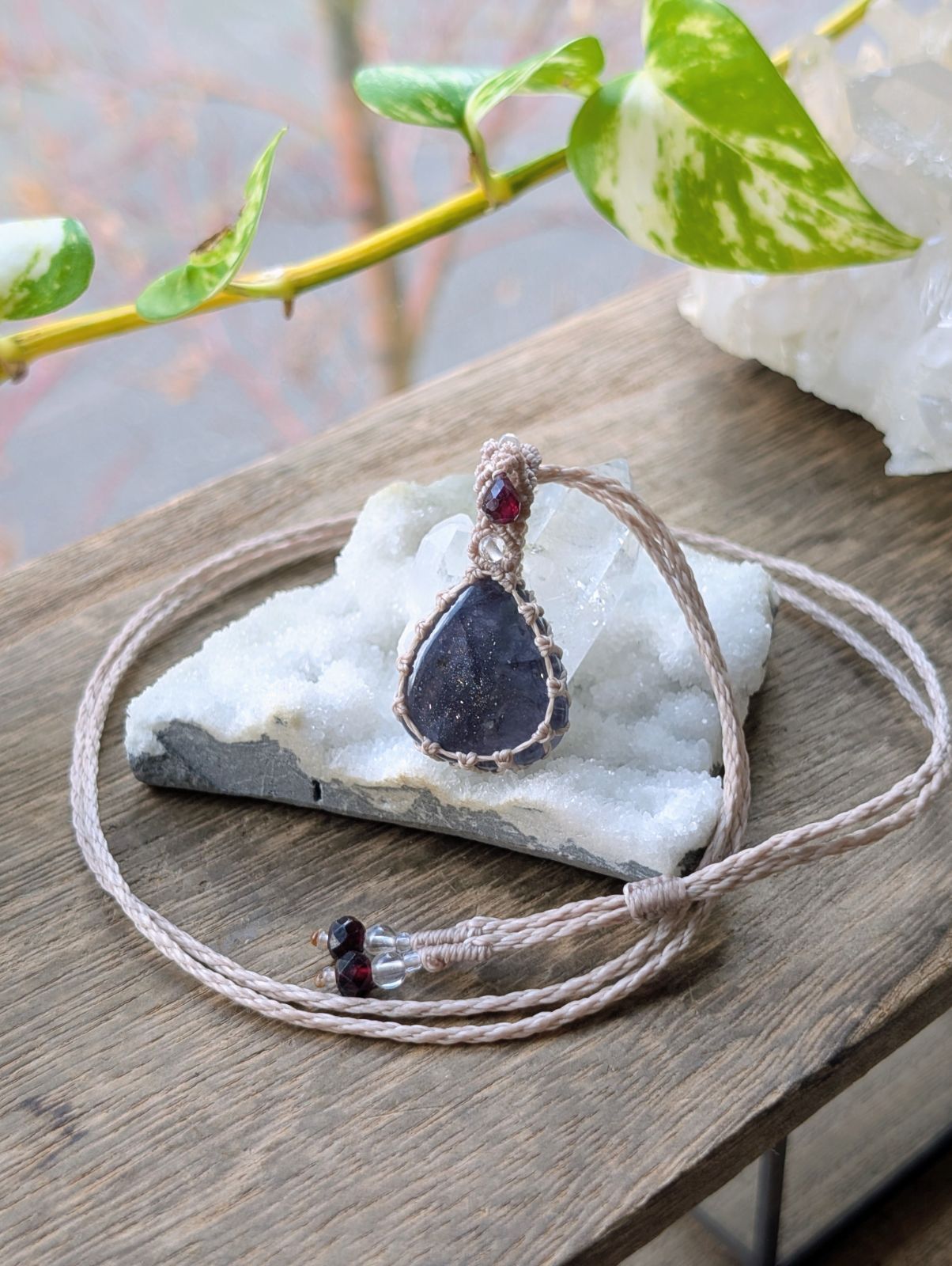 専用☆アイオライトサンストーン＆アフガナイト＆ムーンストーンのマクラメネックレス 専用☆アイオライトサンストーン＆アフガナイト＆ムーンストーンの