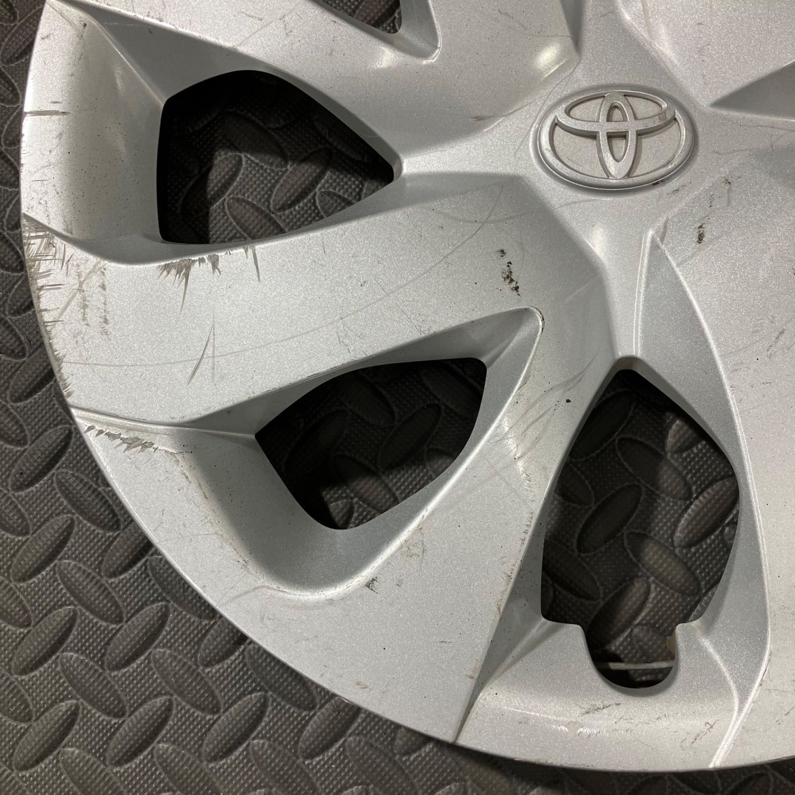 トヨタ シエンタ 170系 ホイールキャップ ホイールカバー 純正 中古