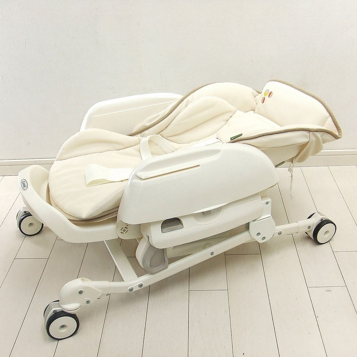 電動 ハイローチェア コンビ ルシエス オートスウィング combi 新生児