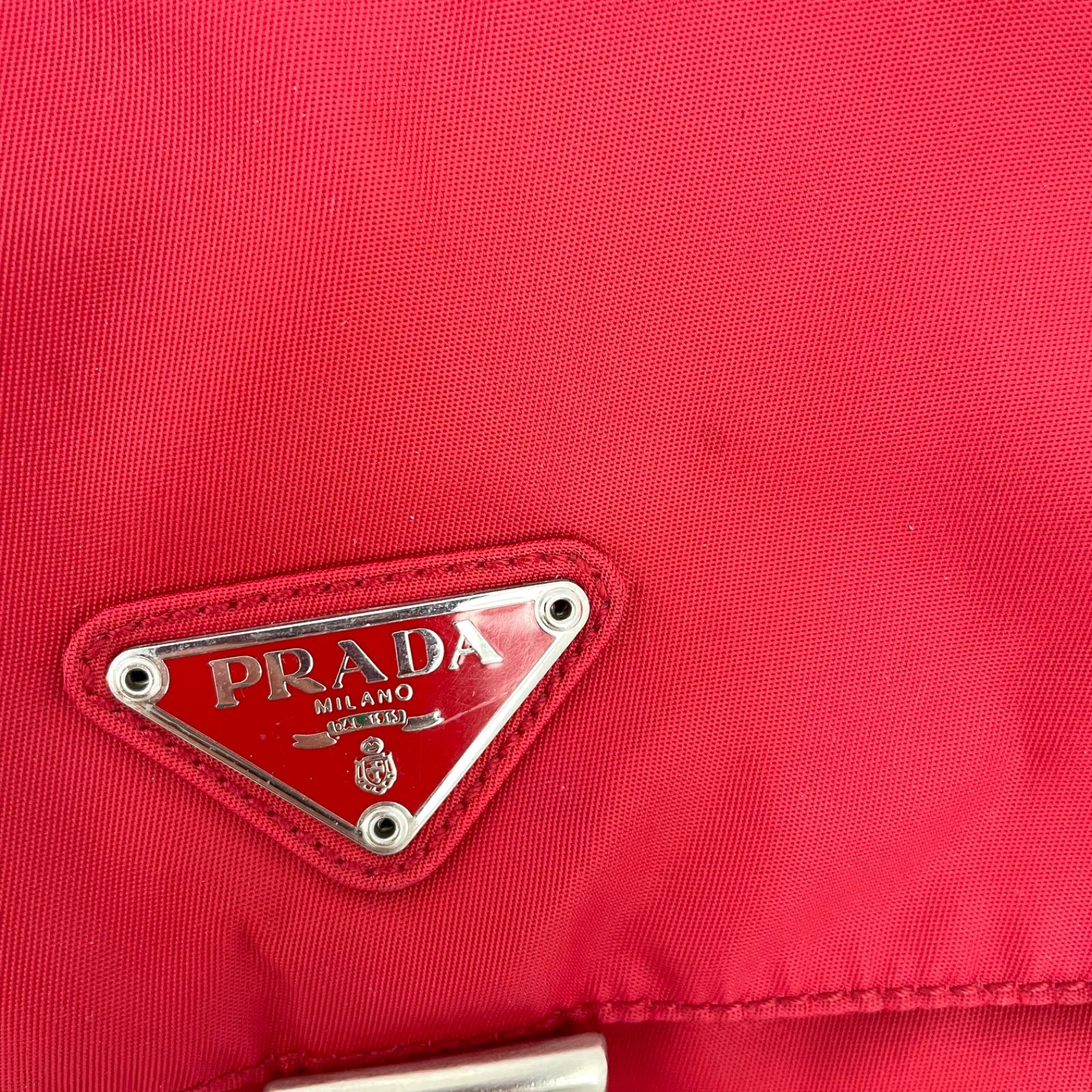 美品✨PRADA 三角ロゴプレート　ハンドバッグ　ナイロン　レッド　肩掛け プラダ 三角ロゴプレート ハンドバッグ ナイロン レッド 肩掛け 赤