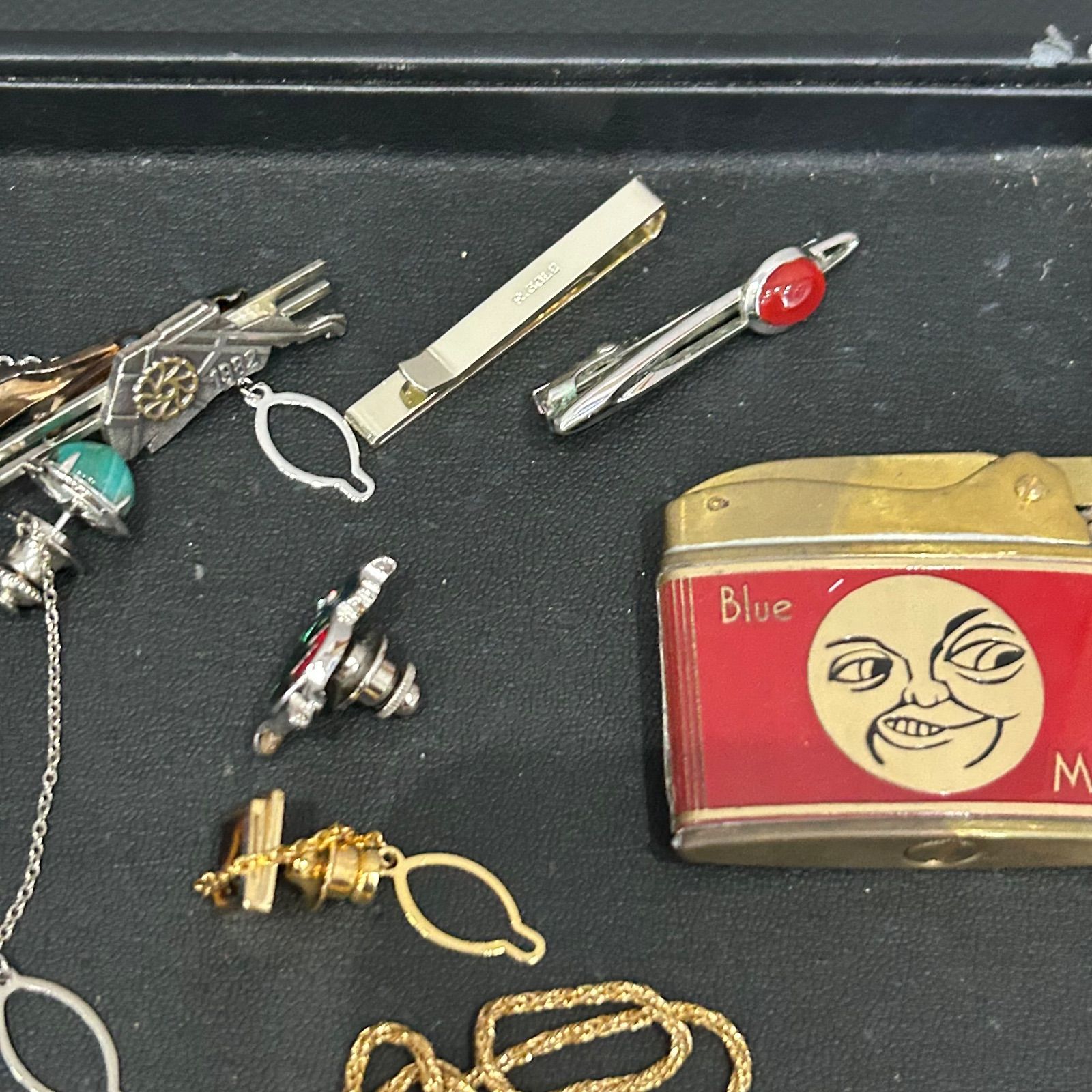 遺品整理品　アクセサリー、時計、ライター　1.8キロ超 ⑤遺品整理 メッキアクセサリー 時計 アクセサリーおまとめ ネックレス