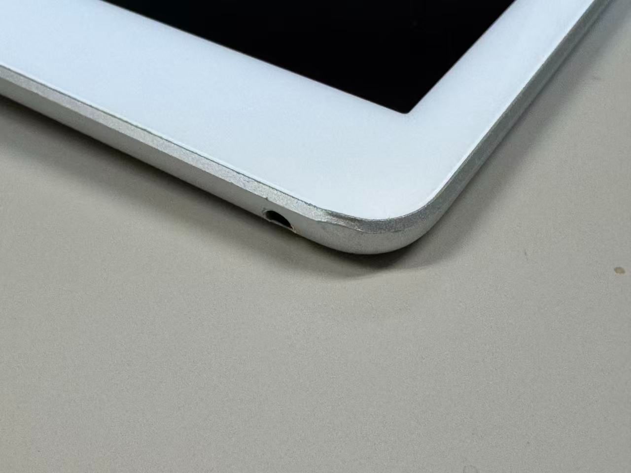 iPad 第6世代 32GB シルバー 訳アリ品 - メルカリ
