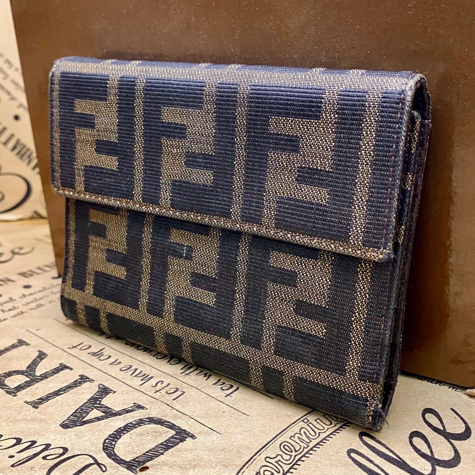 最終お値下げ‼️⭐️存在感バツグン❤️FENDI❤️ズッカ柄 三つ折り