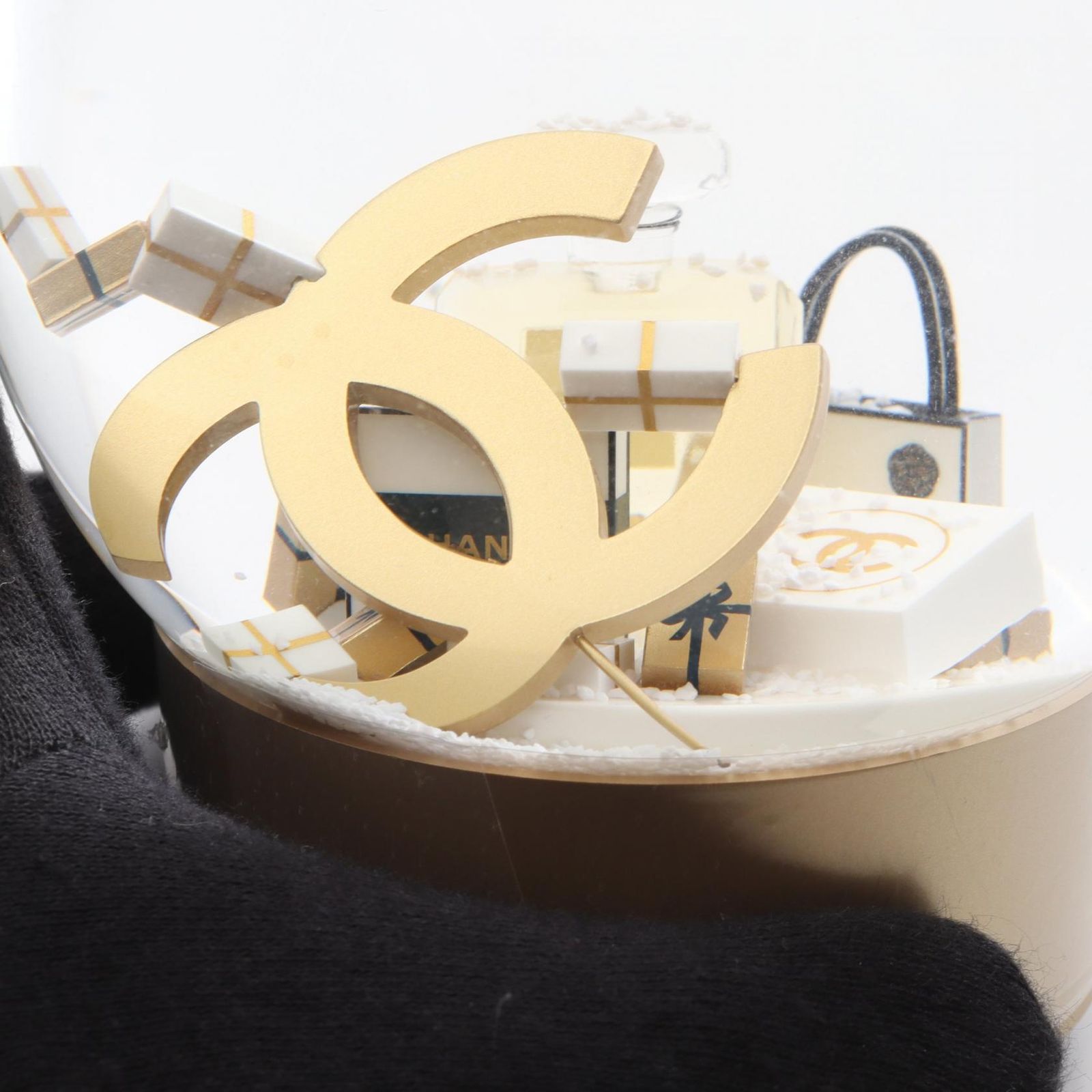 【新品未使用】CHANEL シャネル　ノベルティ スノードーム ココマーク N° 新品未使用】CHANEL シャネル ノベルティ スノードーム ココマーク N