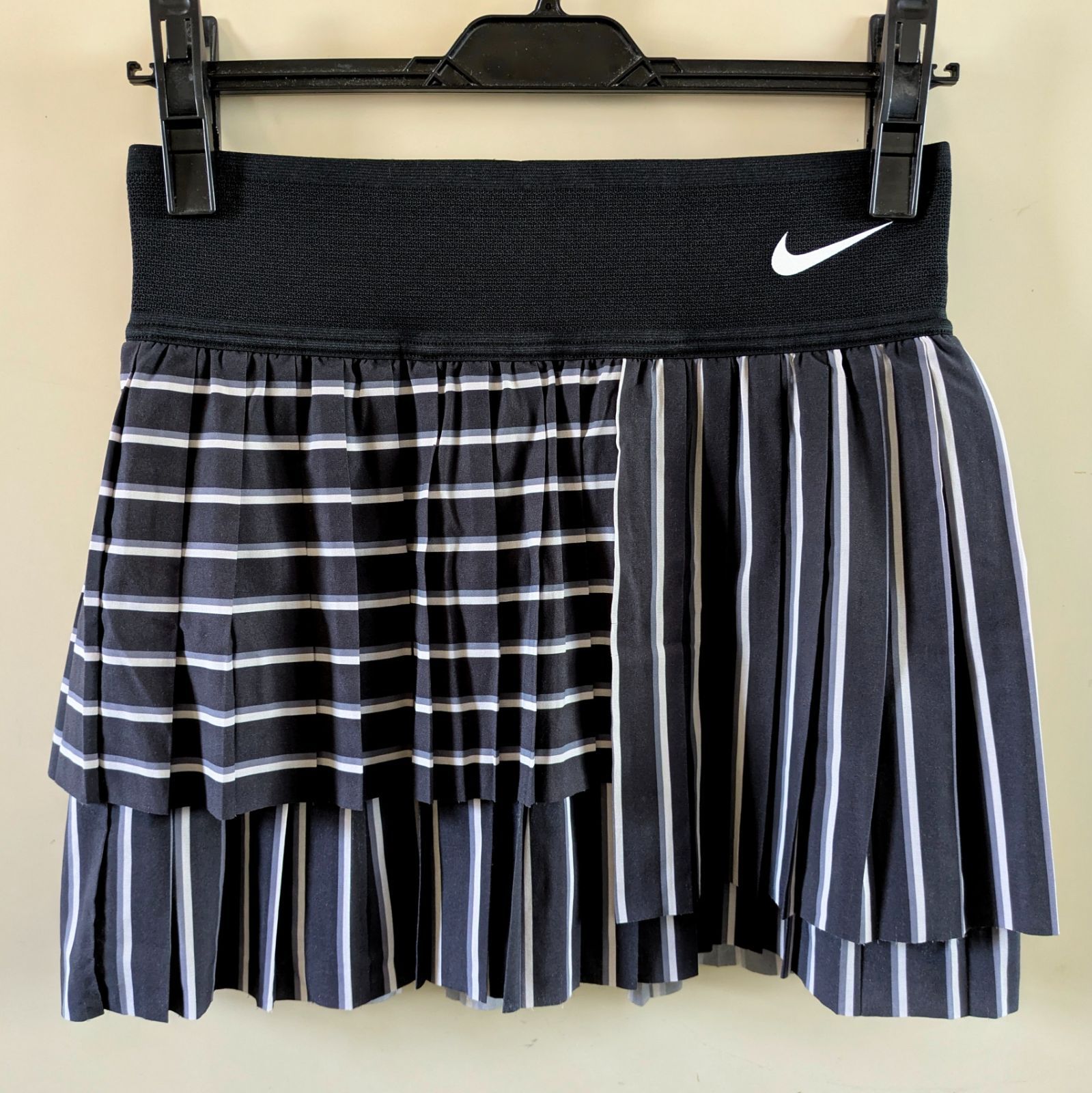 ナイキ　テニスウェア　２点セット NIKE ナイキ テニス ウェア スコート 2枚セット Мサイズ 中古美品 黒白