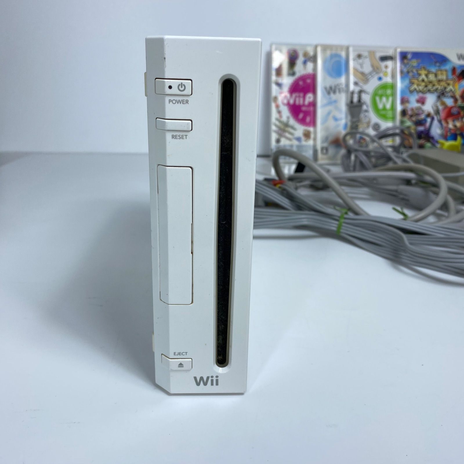 Wii本体 セット 4人で遊べる 動作確認済み リモコン4本 ヌンチャク3本