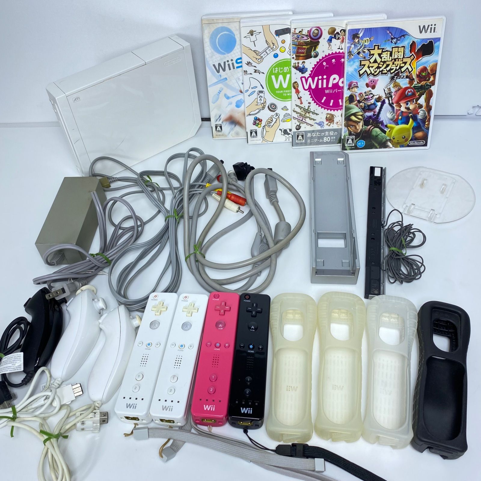 Wii本体 セット 4人で遊べる 動作確認済み リモコン4本 ヌンチャク3本