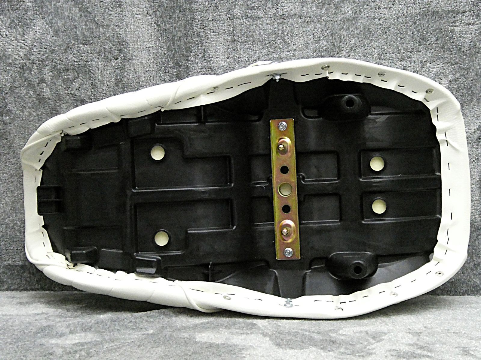 インパルス後期 新ローダウン 鋲打ち 白皮 タックロールシート/GK7CA インパルス 後期 新アンコ 鋲打ち 白皮 タックロールシート /ホワイト