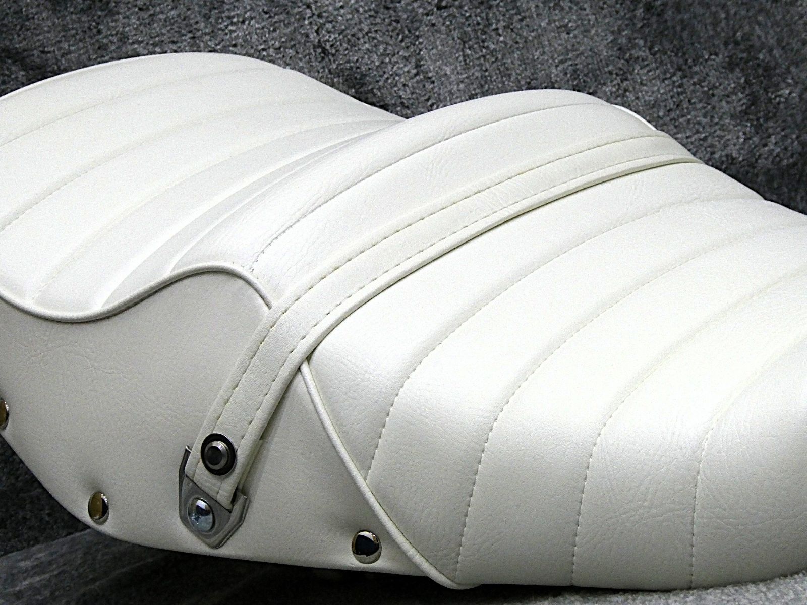 インパルス 後期 新アンコ 鋲打ち 白皮 タックロールシート /ホワイト