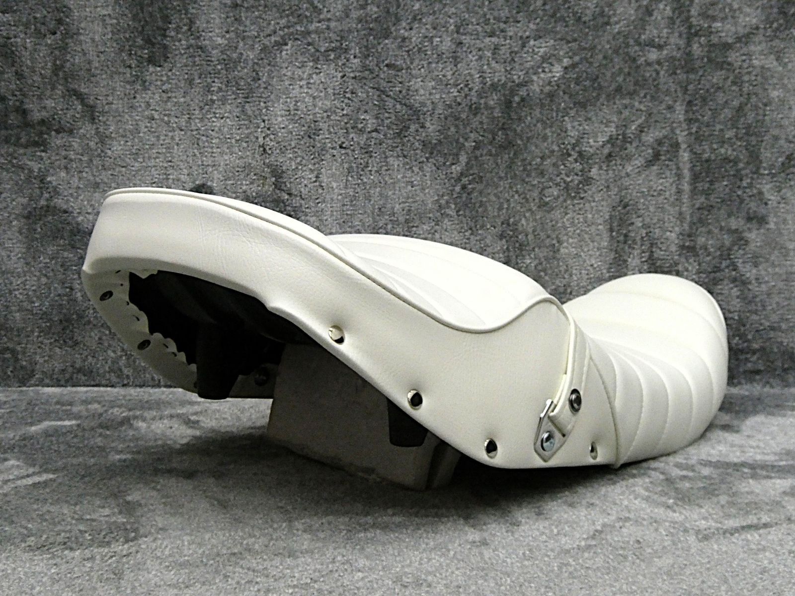 インパルス 後期 新アンコ 鋲打ち 白皮 タックロールシート /ホワイト