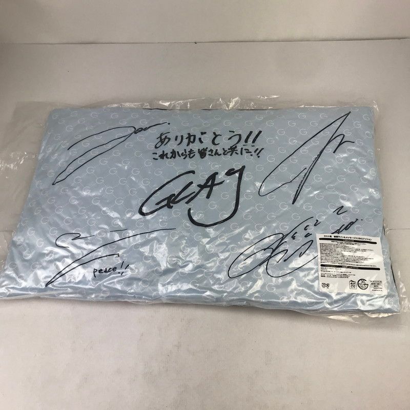 中古品】 GLAY 複数サイン＆メッセージ入りBiGクッション 「GLAY 30th