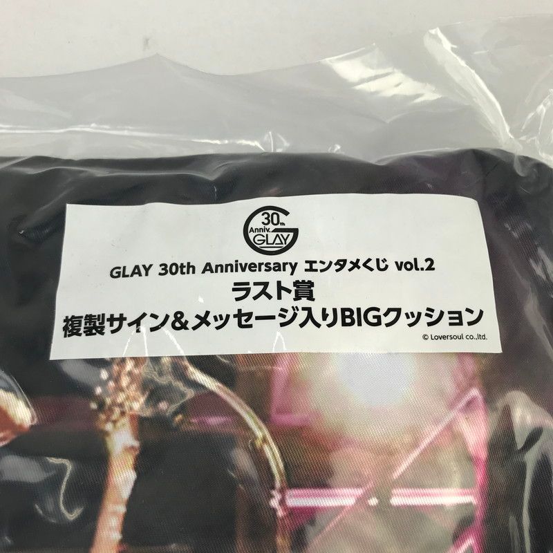 中古品】 GLAY 複数サイン＆メッセージ入りBiGクッション 「GLAY 30th