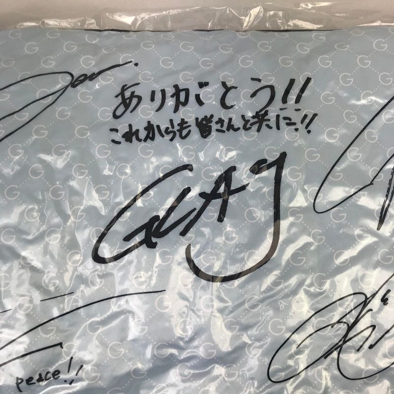 中古品】 GLAY 複数サイン＆メッセージ入りBiGクッション 「GLAY 30th