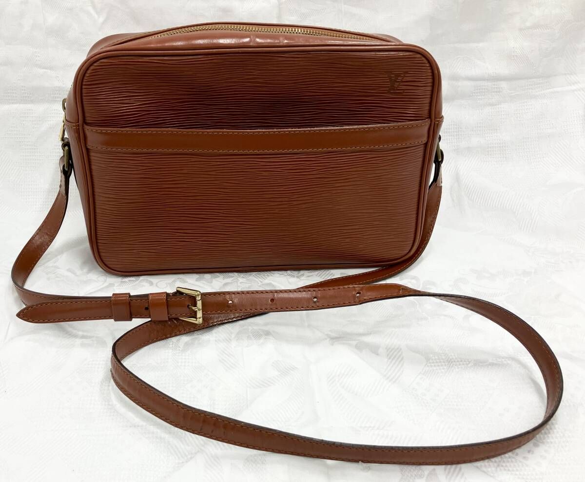 LOUIS VUITTON ルイ•ヴィトン エピ トロカデロ27 M52303 ケニア 