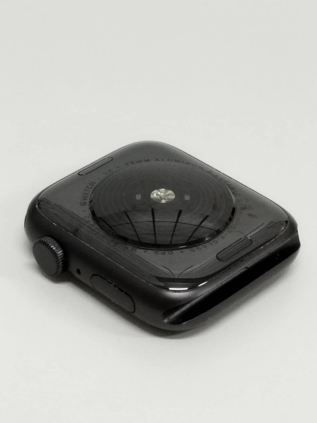 Apple Watch SE 第1世代/GPS/44mm/A2352/スペースグレー〈MKQ63J/A〉 (1)