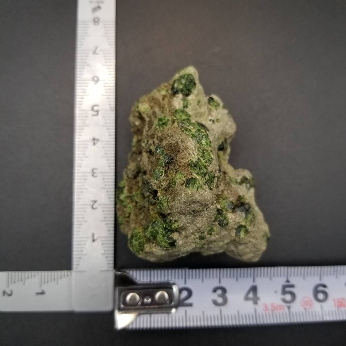 パキスタン産 デマントイドガーネット クリスタル 母岩付き 原石 結晶