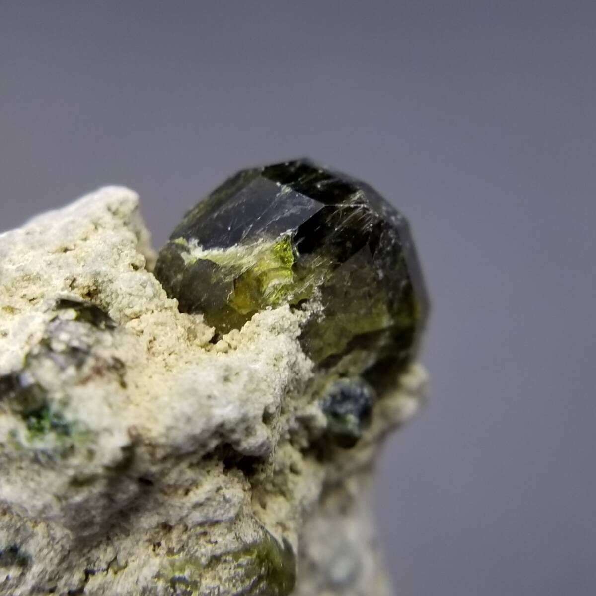 アフガニスタン産 デマントイドガーネット 原石 結晶 クリスタル 天然