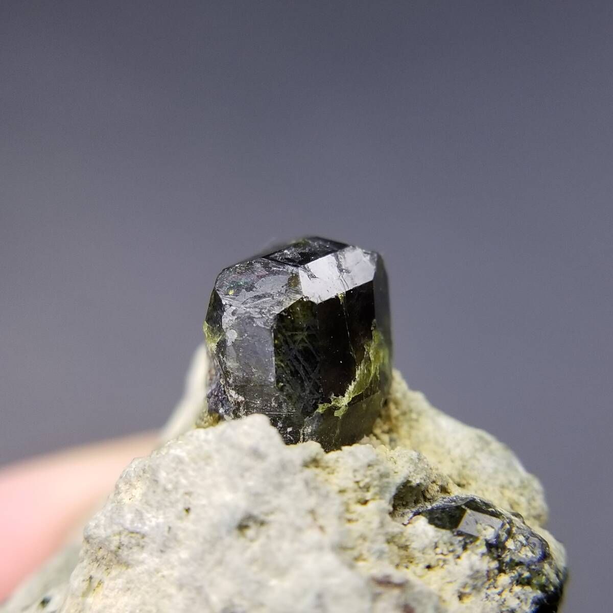 アフガニスタン産 デマントイドガーネット 原石 結晶 クリスタル 天然