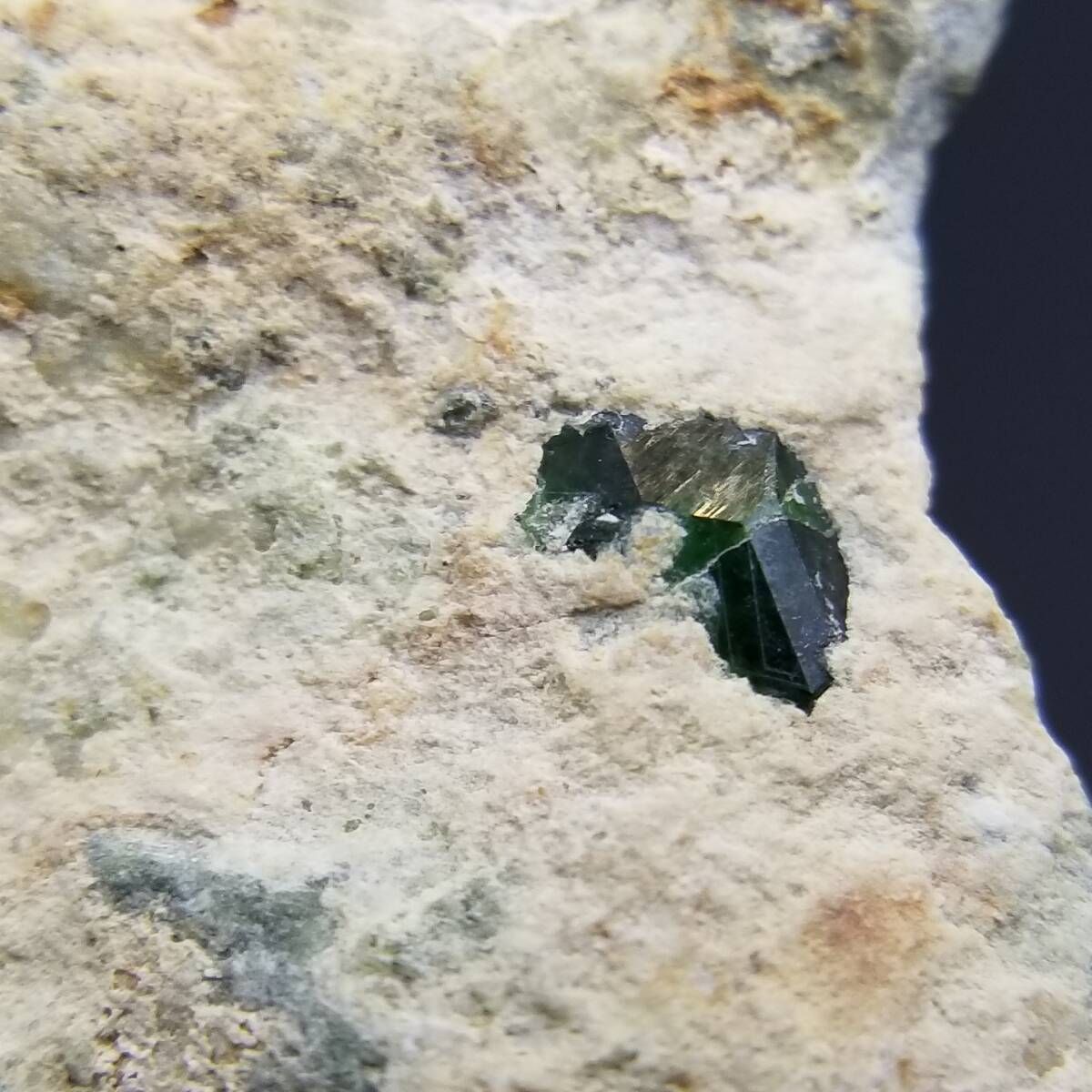 パキスタン産 デマントイドガーネット クリスタル 原石 母岩付き 鮮緑