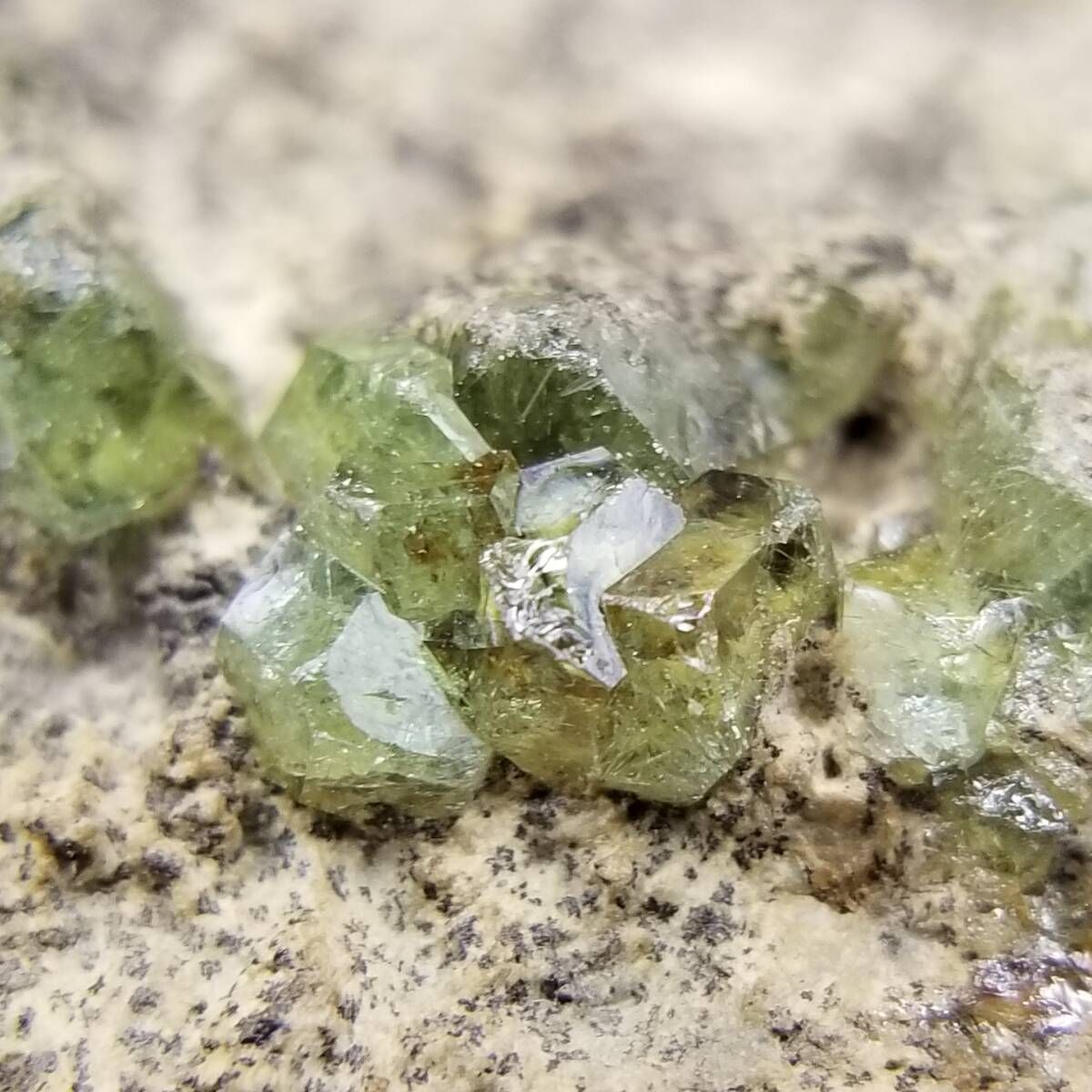 アフガニスタン産 デマントイドガーネット 鉱物 原石 結晶 クリスタル