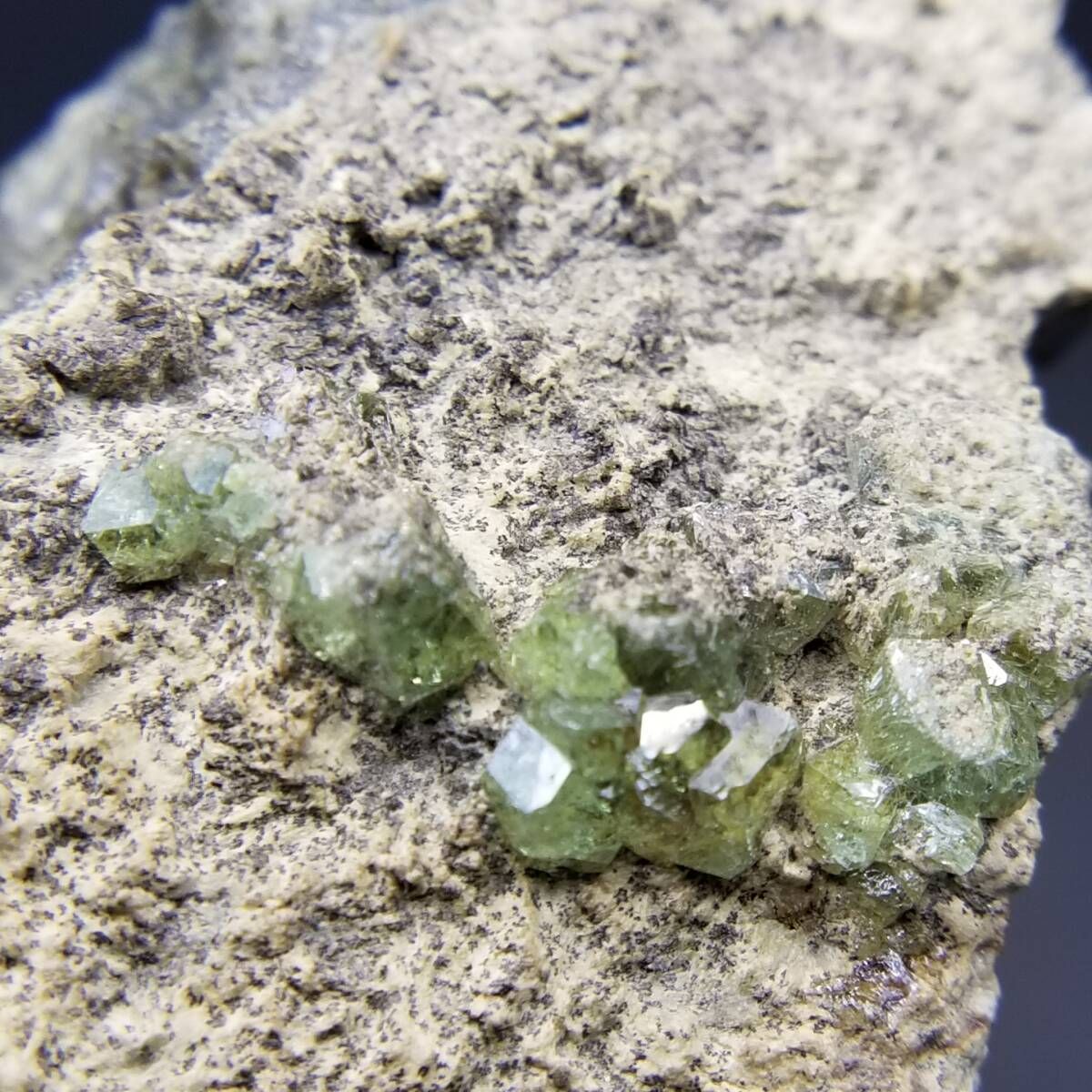 アフガニスタン産 デマントイドガーネット 鉱物 原石 結晶 クリスタル