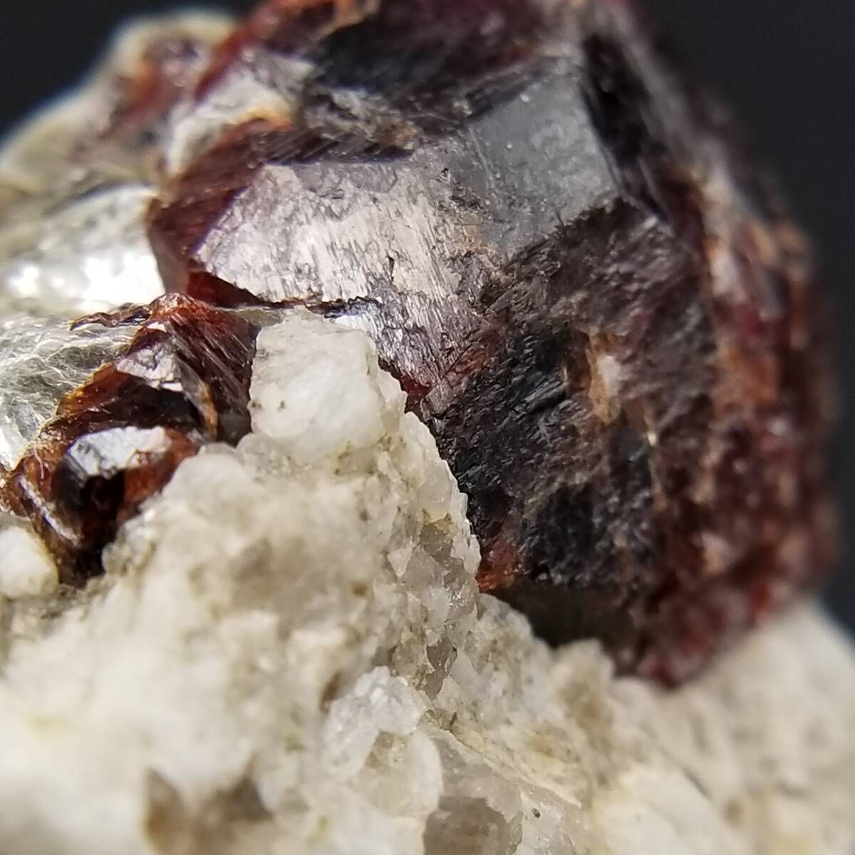 パキスタン産 スペサルティンガーネット クリスタル 母岩付き 原石