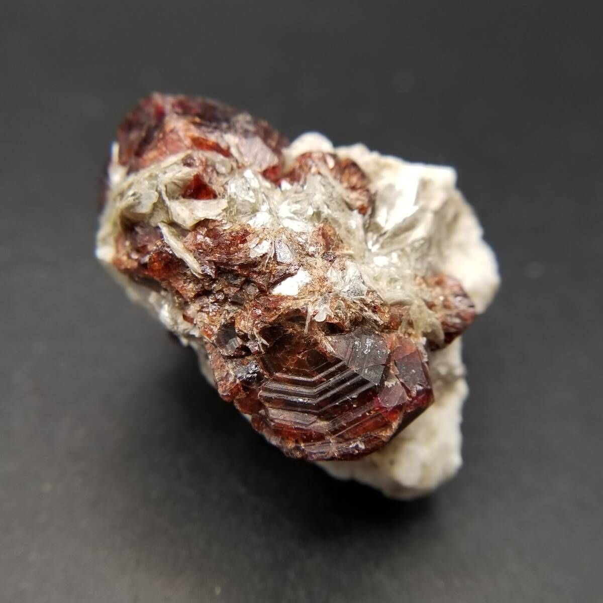 パキスタン産 スペサルティンガーネット クリスタル 母岩付き 原石