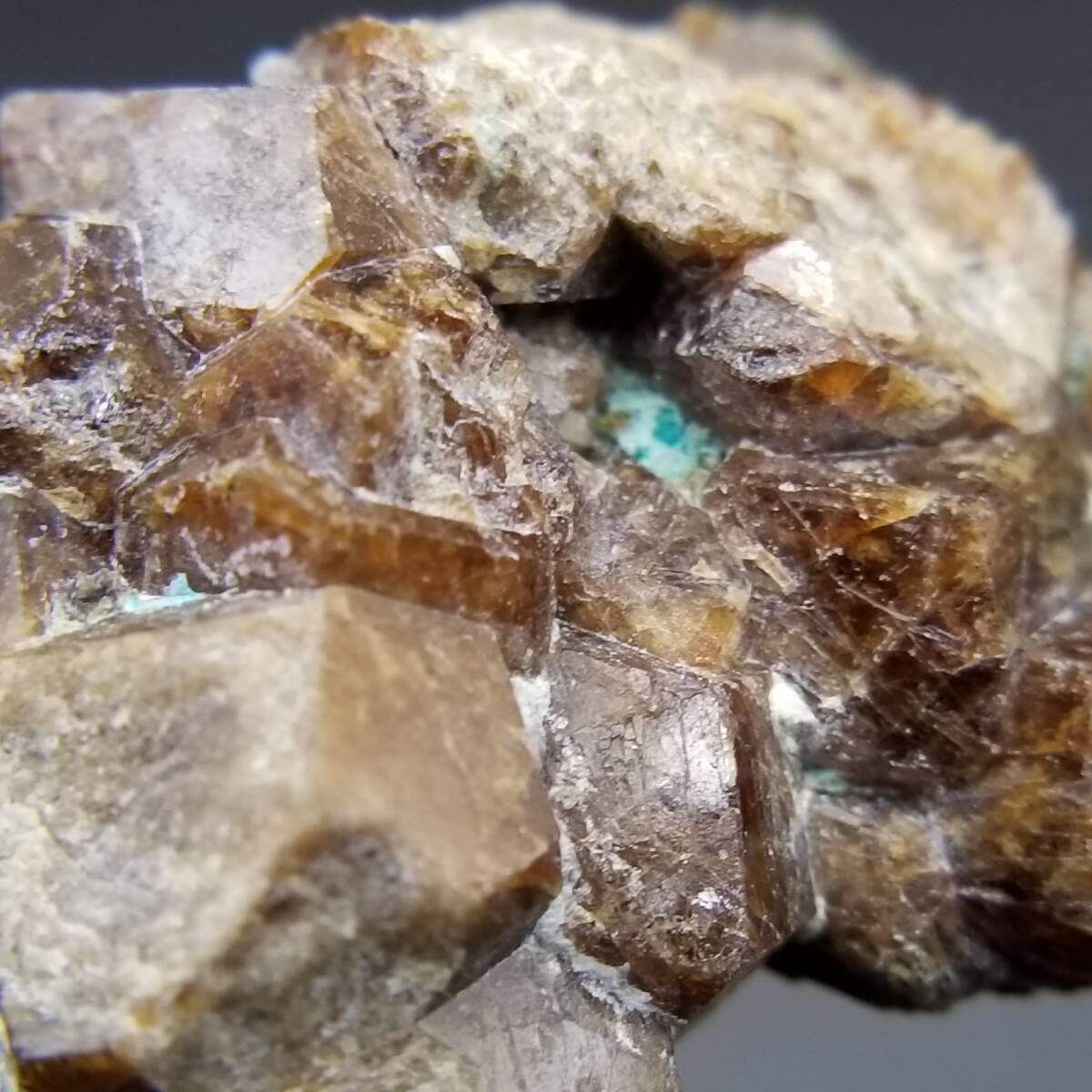 パキスタン産 スペサルティンガーネット 原石 母岩付き キャラメル色