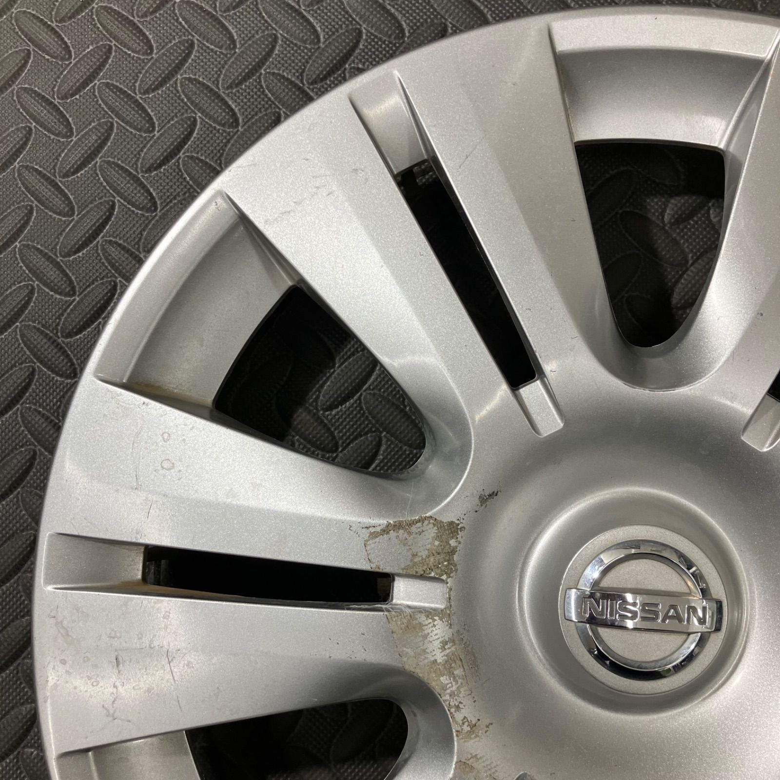 日産 キャラバン NV350 ホイールキャップ 1枚 ホイールカバー 純正 日産 キャラバン NV350 ホイールキャップ 1枚 ホイールカバー 純正