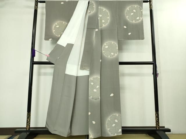 平和屋着物●極上　小紋　鹿の子雪輪　舞桜　源治鼠色地　暈し染め　鬼しぼ縮緬　逸品　未使用　DZAB2139kh6 平和屋着物○極上 小紋 鹿の子雪輪 舞桜 源治鼠色地 暈し染め 鬼しぼ