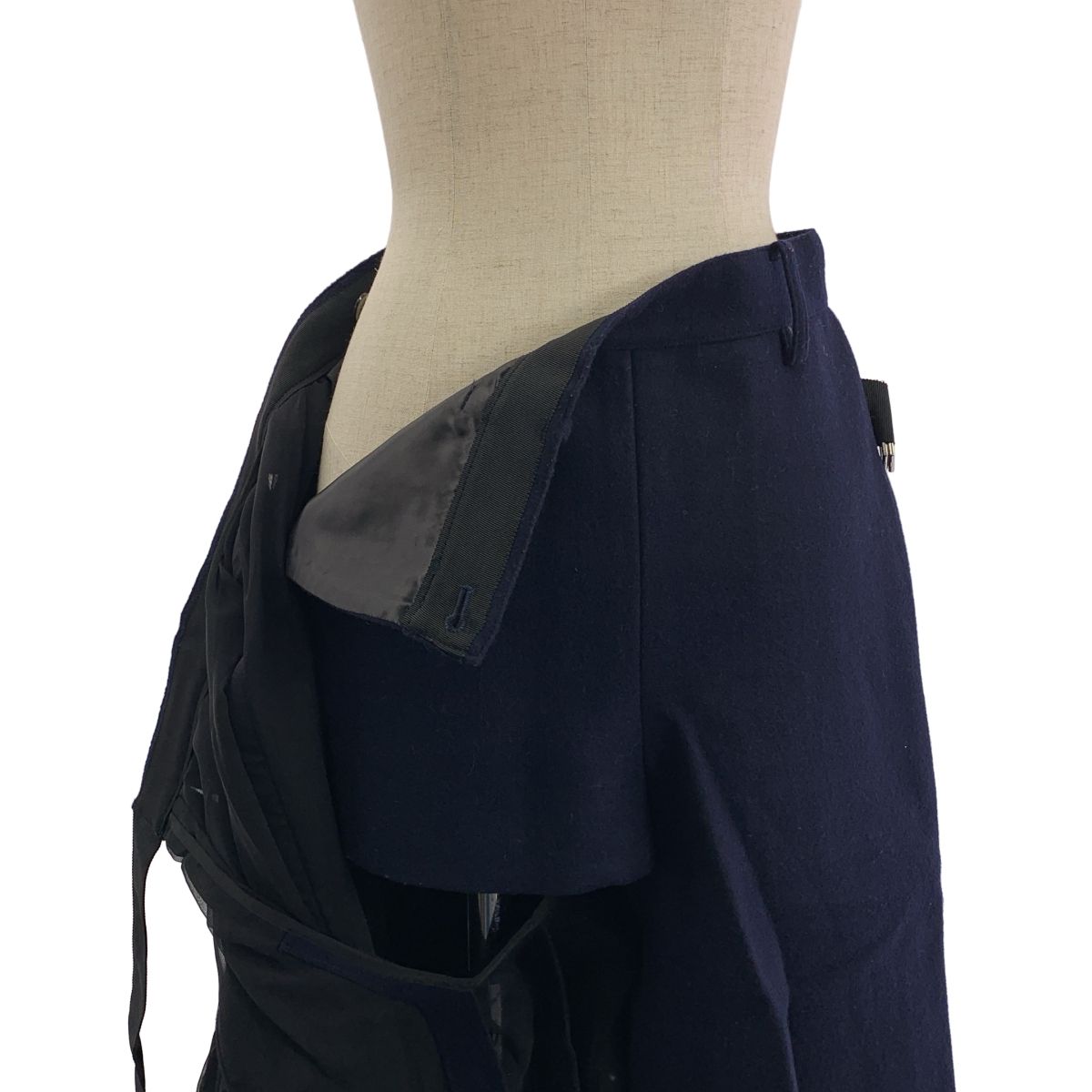 sacai/サカイ、切り替えラップフレアスカート、ネイビー、ウール、２サイズ sacai / サカイ | ウール シアー切替 プリーツ ラップ スカート | 2