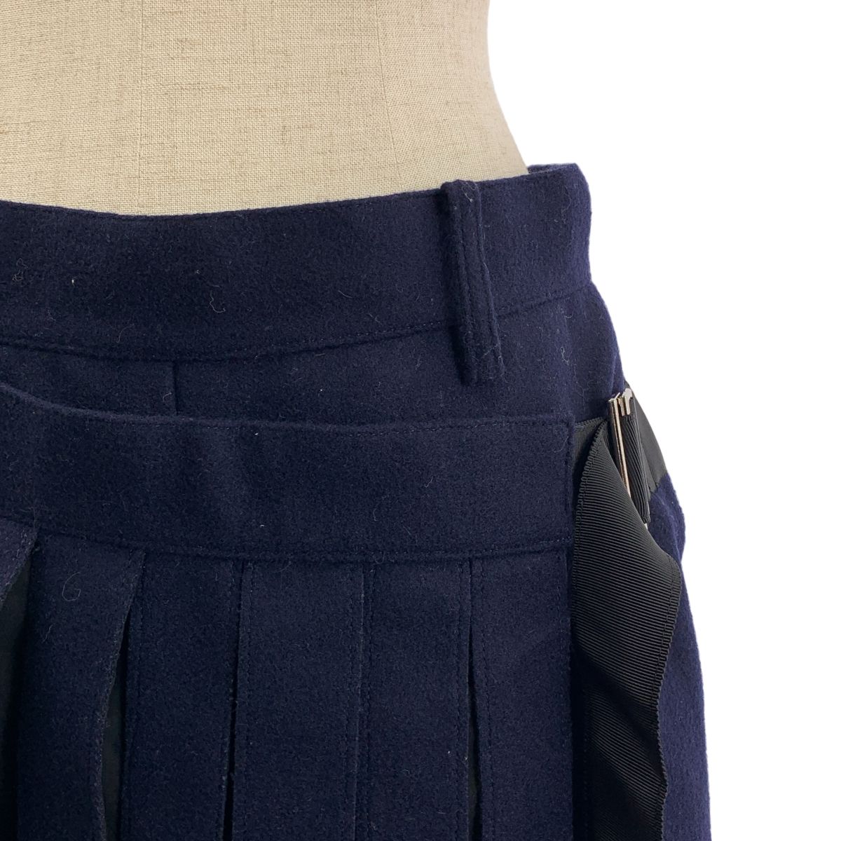 sacai/サカイ、切り替えラップフレアスカート、ネイビー、ウール、２サイズ sacai / サカイ | ウール シアー切替 プリーツ ラップ スカート | 2