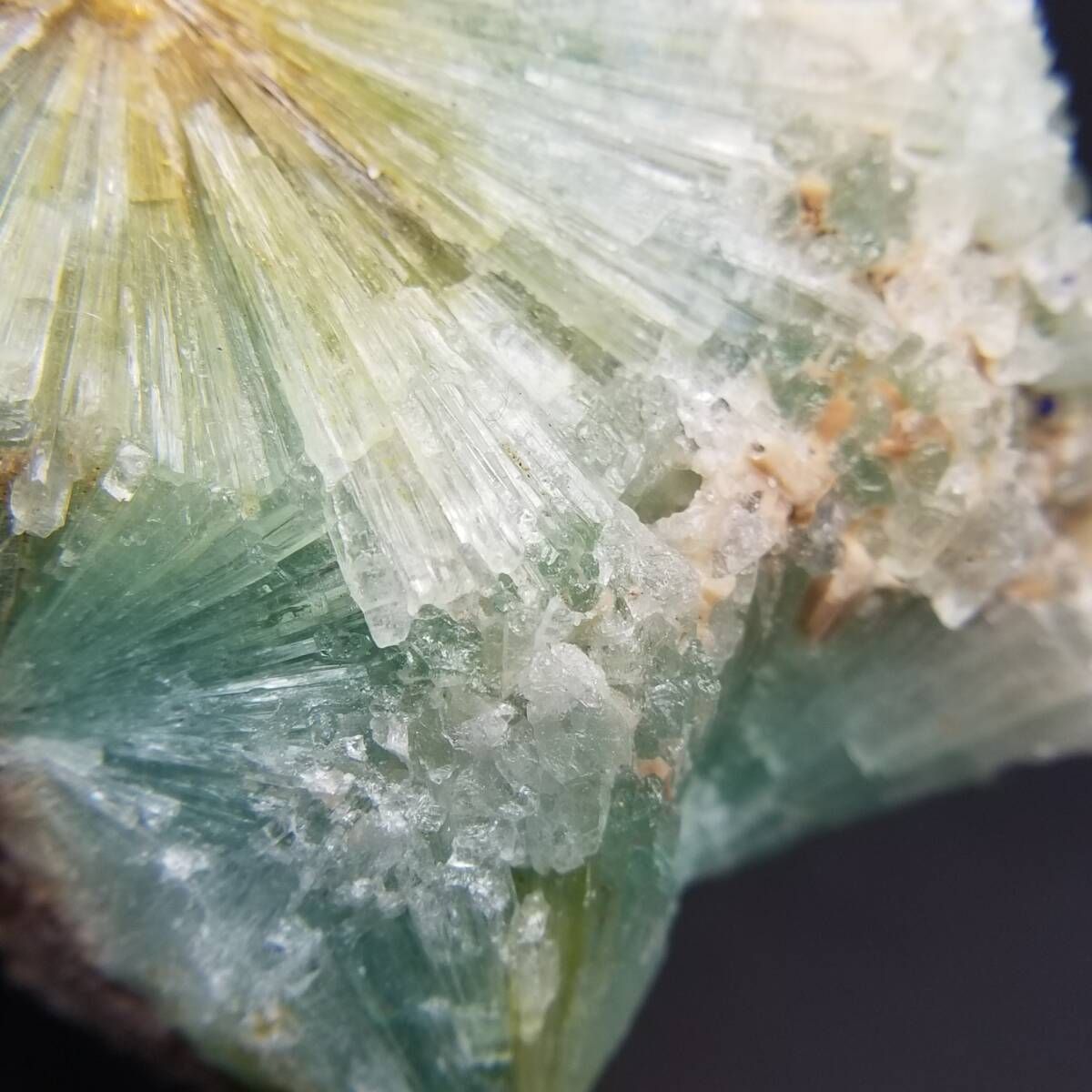 1185g ブルーアラゴナイト 原石 クラスター アフガニスタン産 1185g ブルーアラゴナイト 原石 クラスター アフガニスタン産 1185g