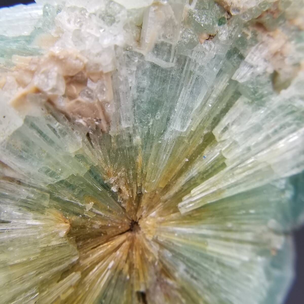 アフガニスタン産 スター アラゴナイト ブルーグリーン クリスタル 母