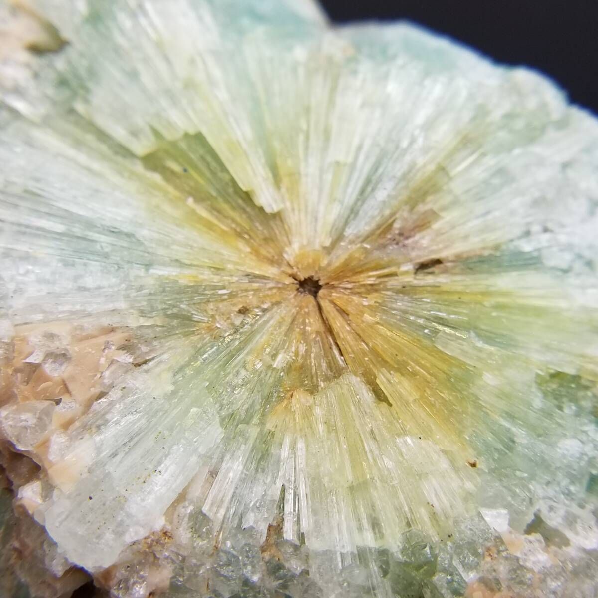 1185g ブルーアラゴナイト 原石 クラスター アフガニスタン産 1185g ブルーアラゴナイト 原石 クラスター アフガニスタン産