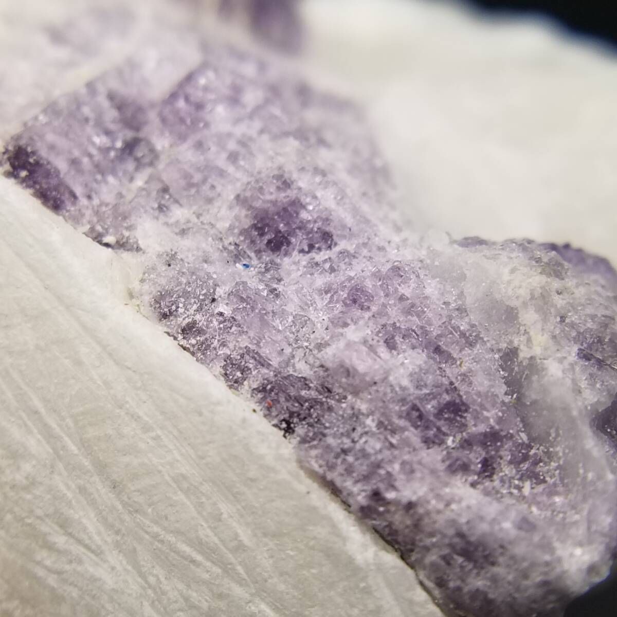 アフガニスタン産 パープル スキャポライト クリスタル 原石 母岩付き