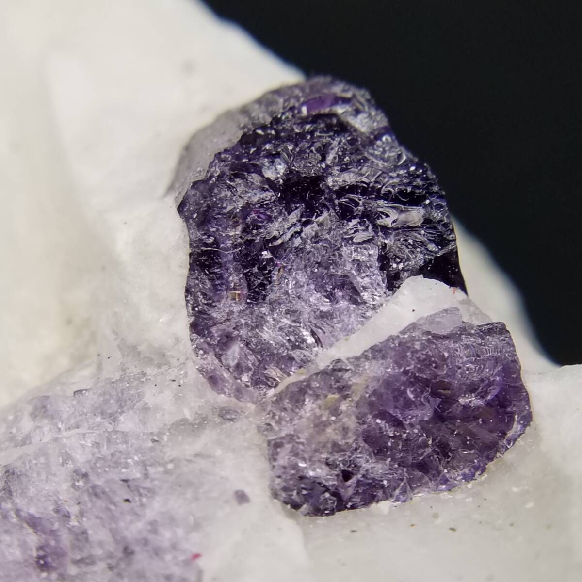 アフガニスタン産 パープル スキャポライト クリスタル 原石 母岩付き